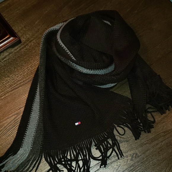 New Tommy Hilfiger Black Two Tone Gray Stripes Fringe Scarf - Picture 8 of 8